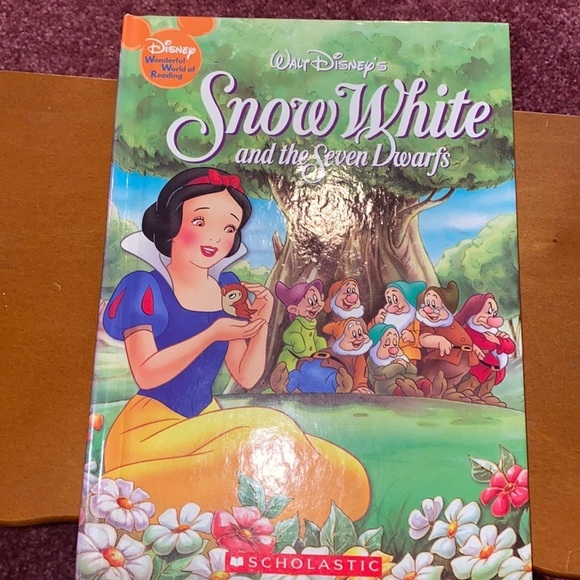 Snow White Book - Picture 1 of 6